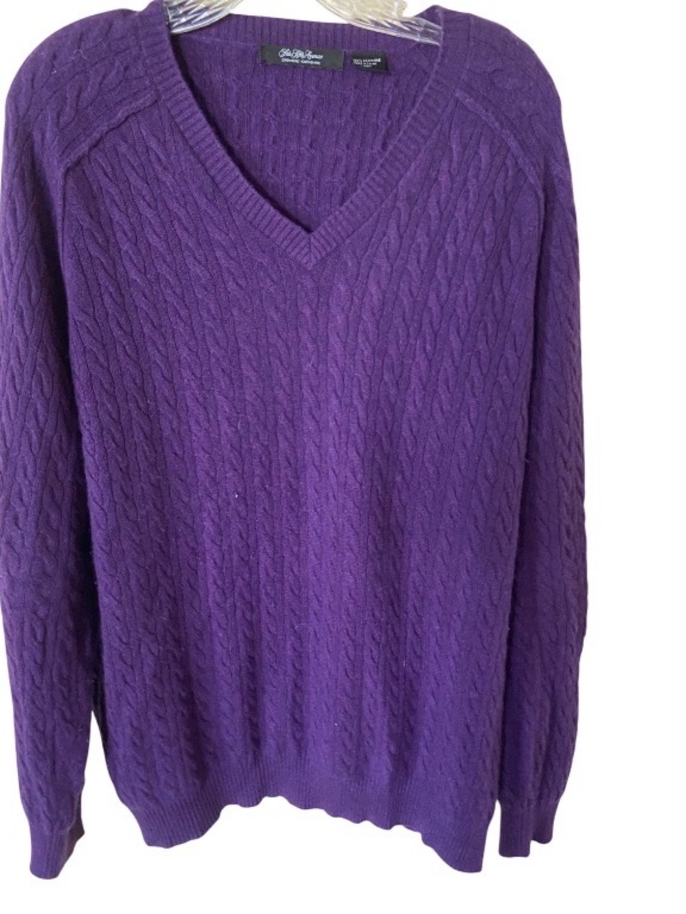 Saks Fifth Avenue Men's V-Neck Cashmere V Knit Sweater in Purple size XL